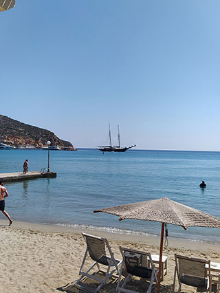 Platis Gialos beach in Sifnos